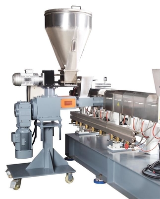 600 tours par minute Vitesse de vis personnalisée Bloc de construction gris Type de machine en plastique PE Petite feuille de double extrudeuse
