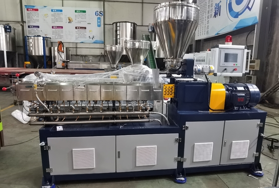 Machine à extruder automatique pour le recyclage des matières plastiques pour extrudeuse à vis jumelles en caoutchouc plastique sur mesure