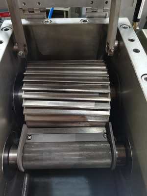 Machinerie compétitive de plastique et de caoutchouc déchiqueteur couteau à rouleaux acier inoxydable