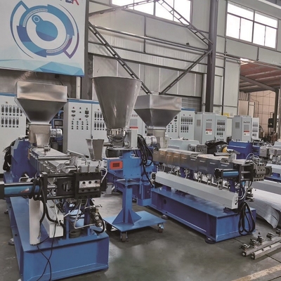 Machine à extruder des granulés de plastique parallèles à double vis à rotation parallèle à 500 tr / min